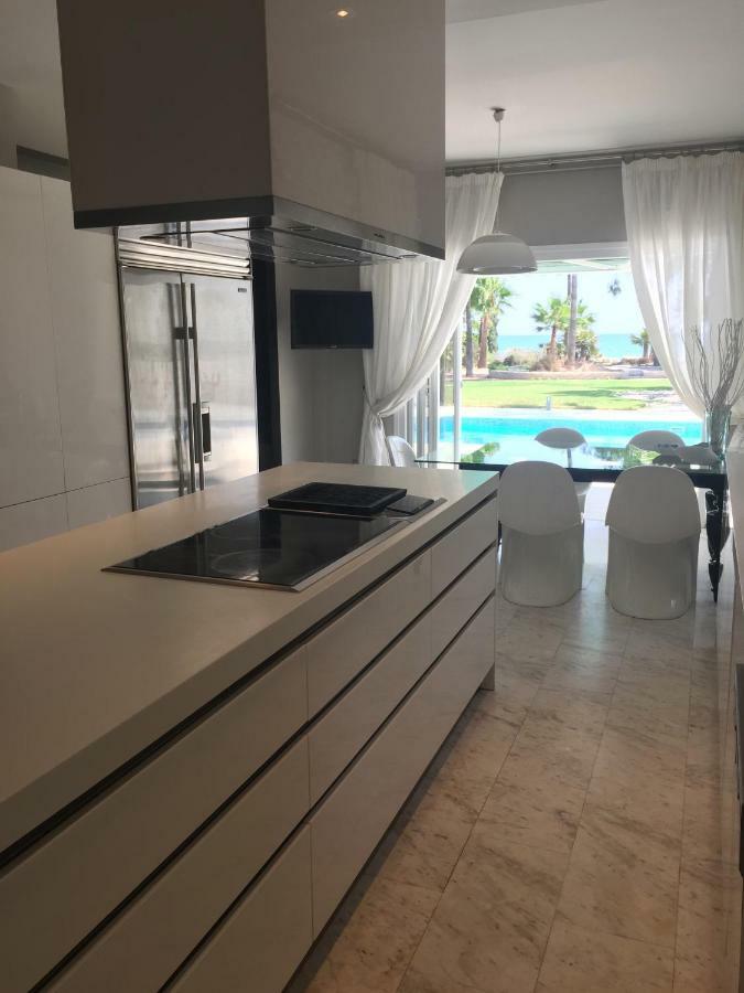 Deluxe First Line Villa Pervolia Exterior foto